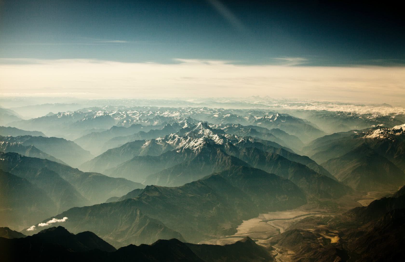 Khantau山脉